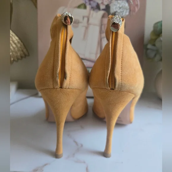 Gucci Bamboo Suede Heels Shoes Women Size 10 B EUC With Box - Picture 12 of 15